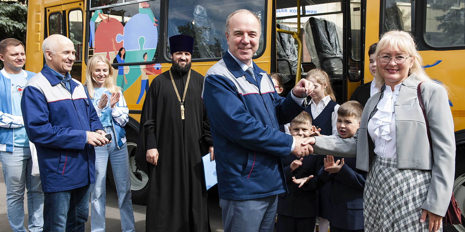 Гнилицкая православная гимназия получила школьный автобус ПАЗ