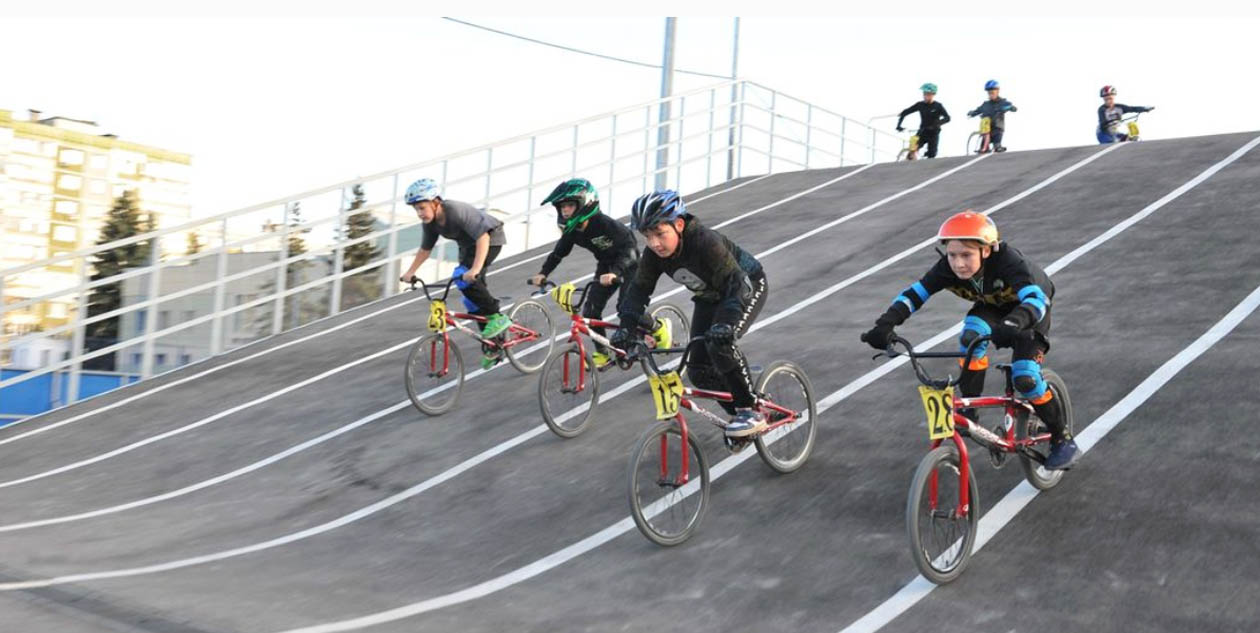 Около 90 юных спортсменов освоили новую велотрассу BMX на стадионе «Чайка»